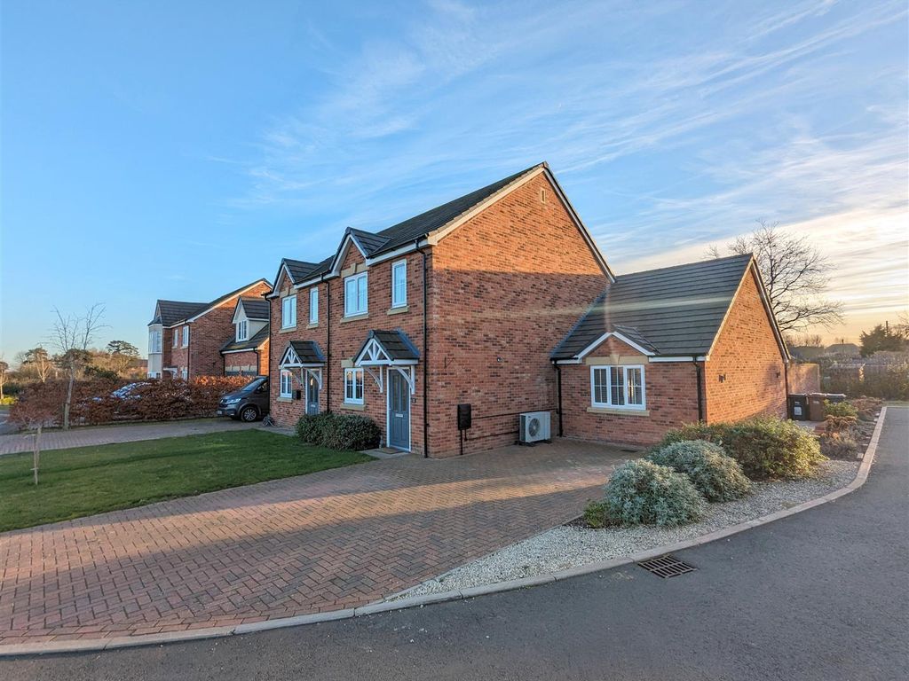 2 bed semidetached house for sale in Cornfield Close, Welland, Malvern