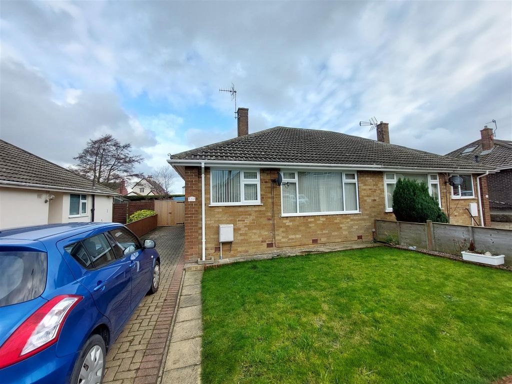 2 bed semidetached bungalow for sale in Sea View Drive, Scarborough
