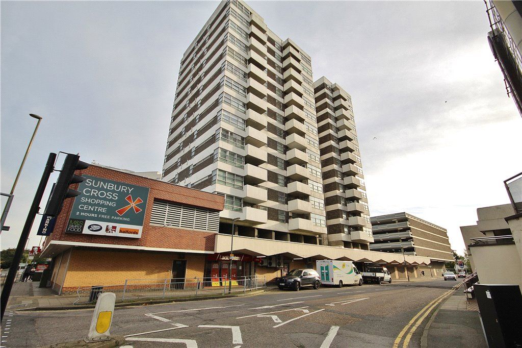 2 bed flat for sale in Staines Road West, SunburyOnThames, Surrey