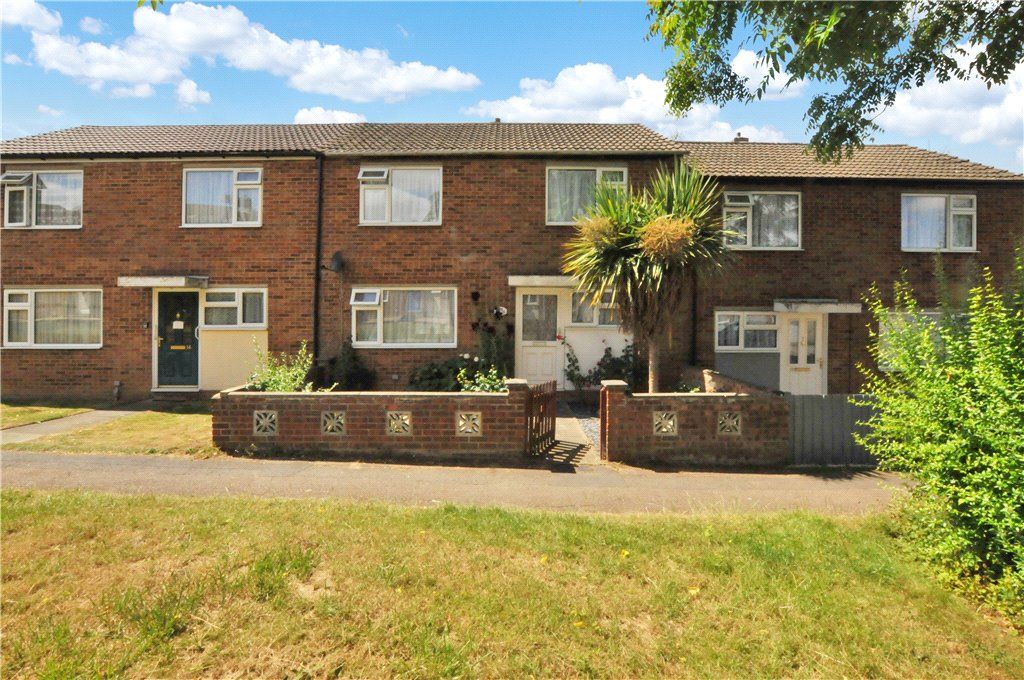 3 bed terraced house for sale in Hawthorn Road, Great Cornard, Sudbury