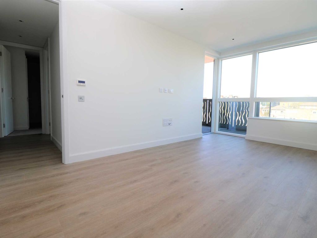 2 bed flat to rent in Smithfield Square, London N8 Zoopla