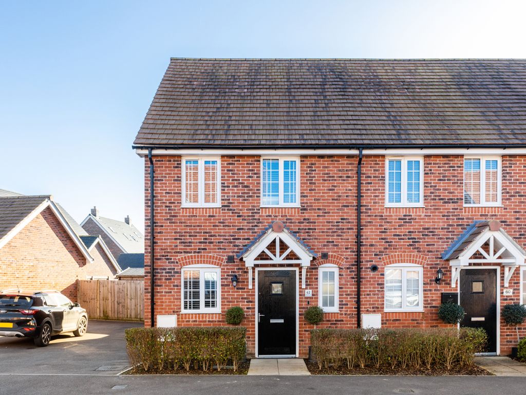 2 bed end terrace house for sale in Daffodil Crescent, Crawley RH10