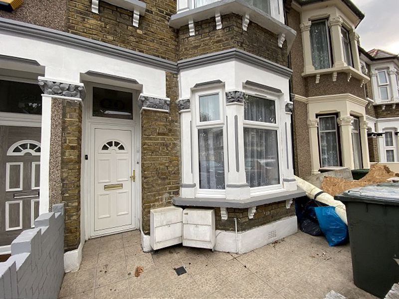 2 bed flat to rent in Kempton Road, London E6 Zoopla