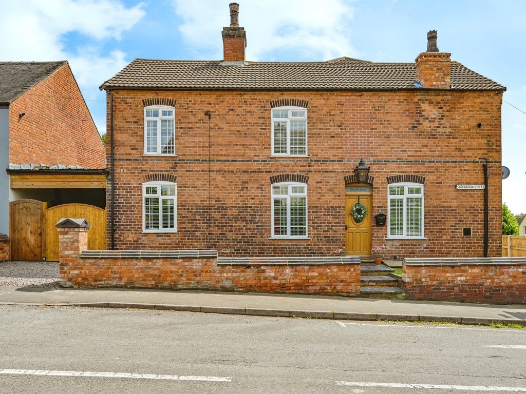 4 bed detached house for sale in Burton Road, Overseal, Swadlincote