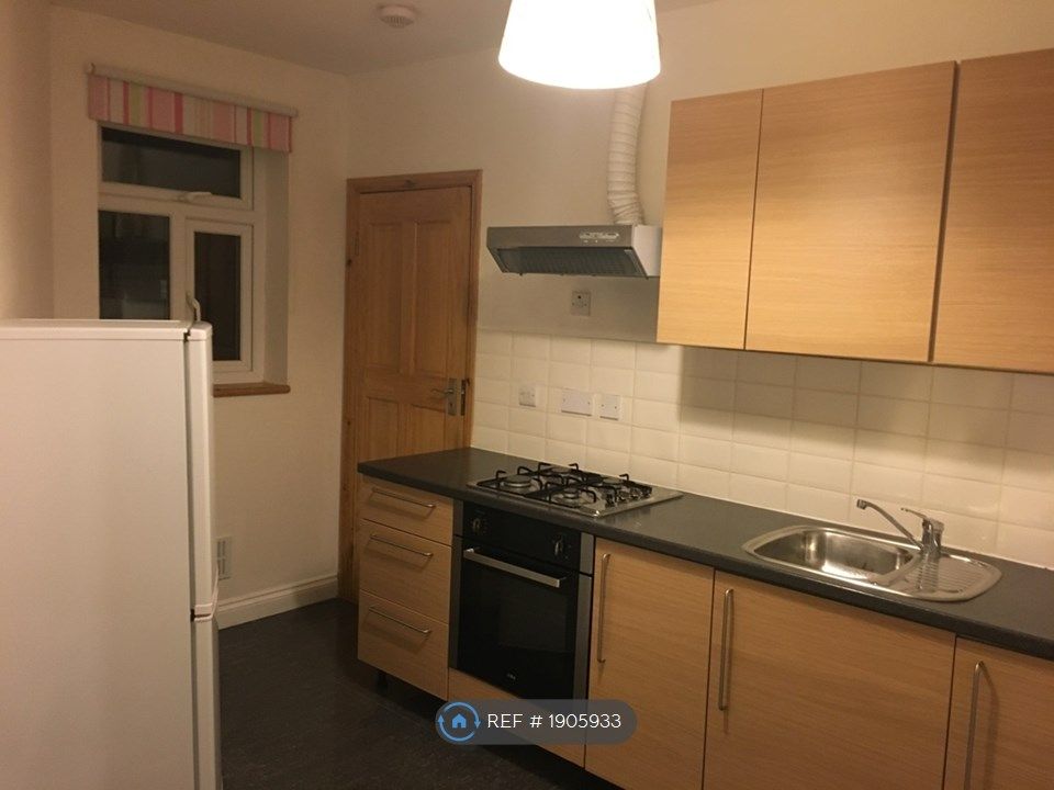 Studio to rent in Mill Hill East, London NW7, £900 pcm Zoopla