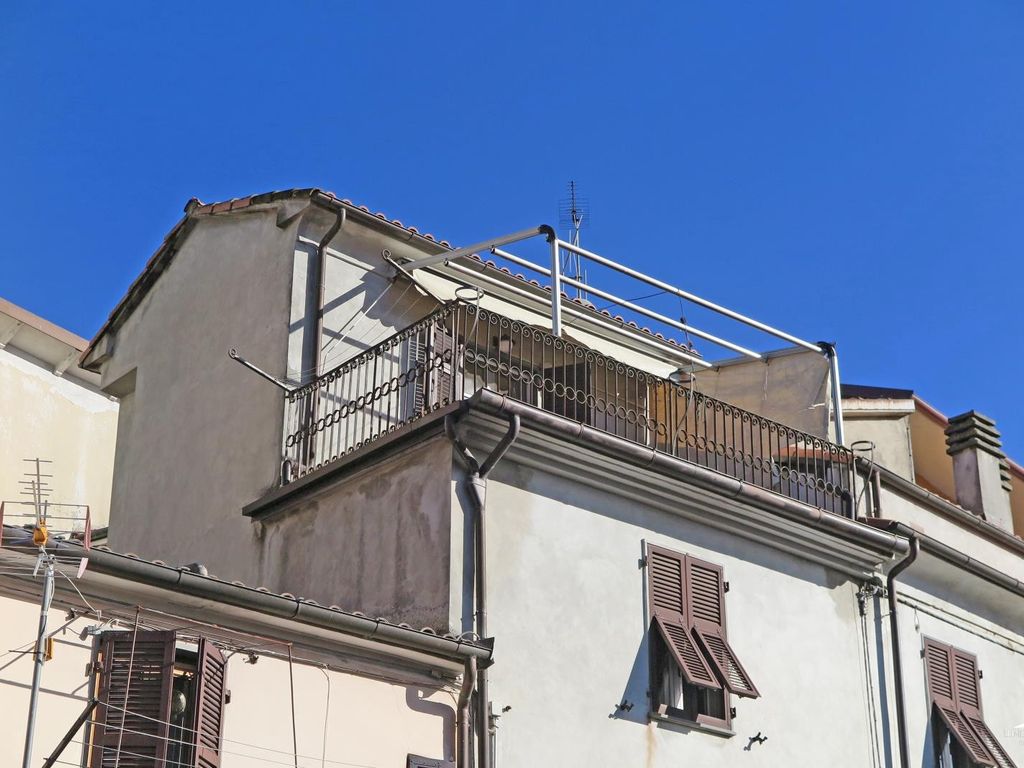 3 bed town house for sale in MassaCarrara, Aulla, Italy, £192,708 Zoopla