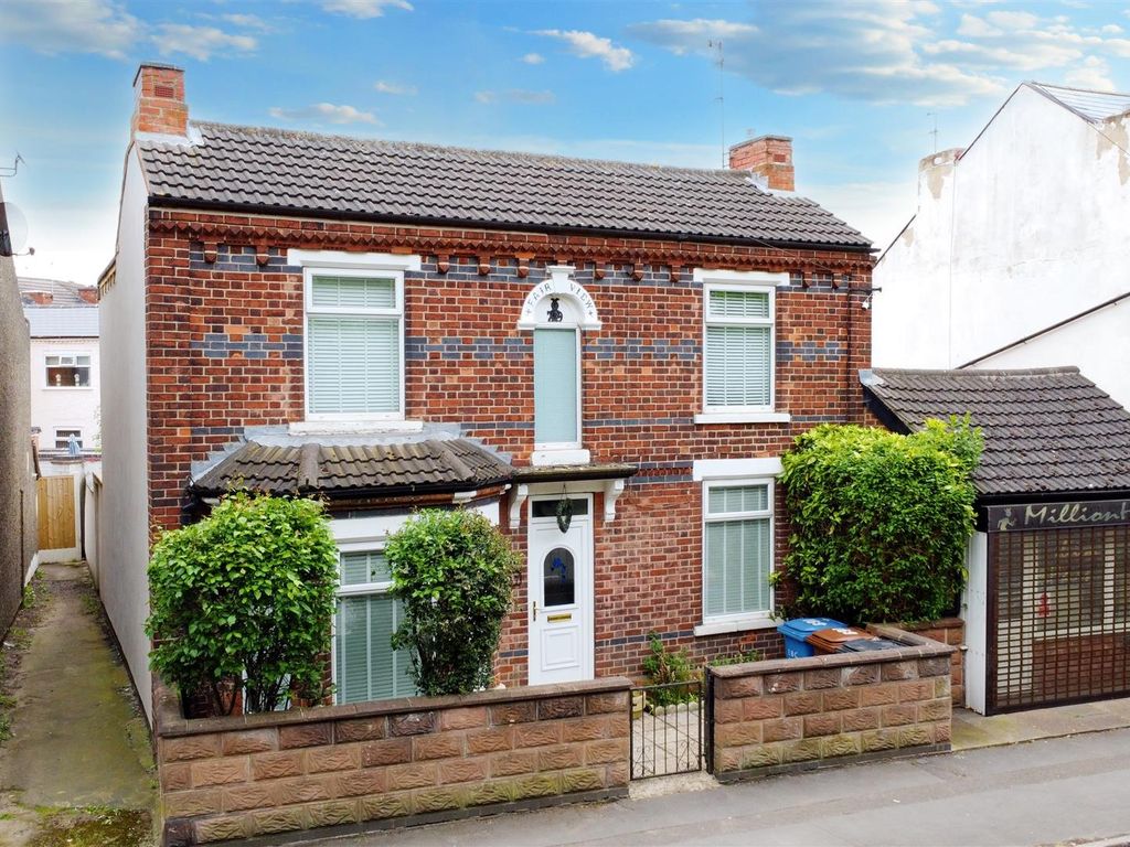 4 bed detached house for sale in Tamworth Road, Long Eaton, Nottingham