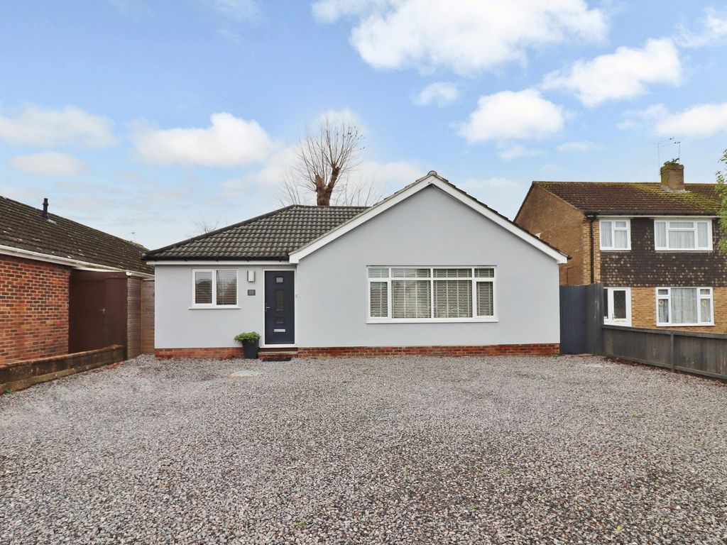 4 bed detached bungalow for sale in Mapleton Road, Hedge End SO30, £