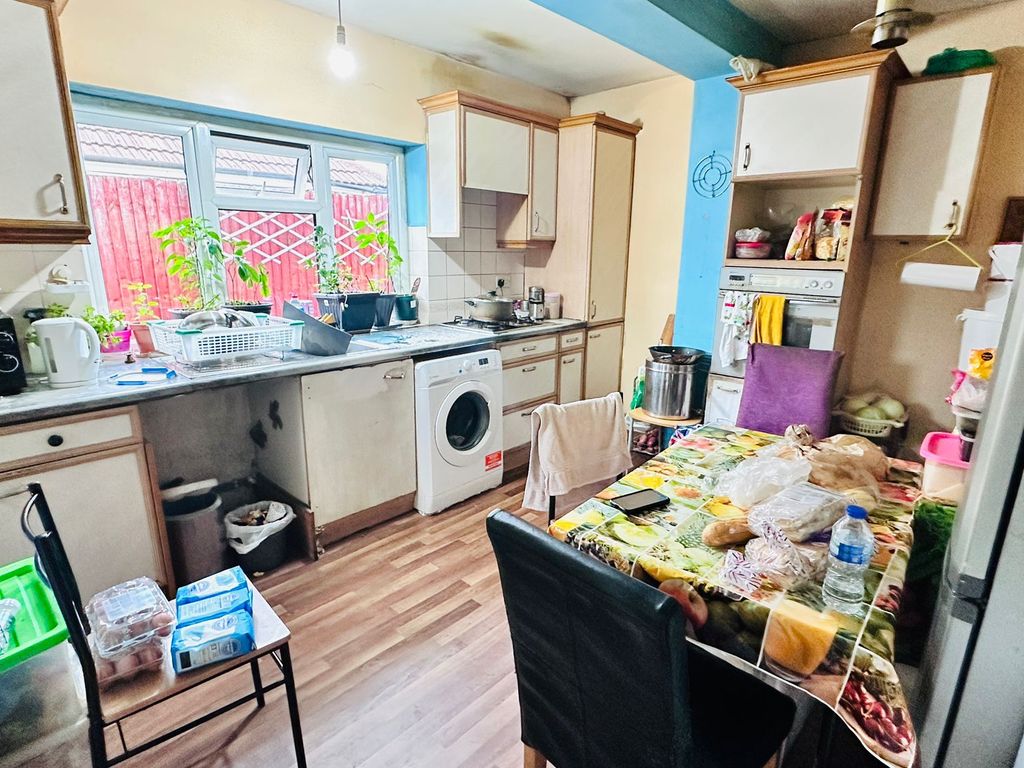 3 bed semidetached house to rent in Chaplin Road, Wembley HA0, £2,450