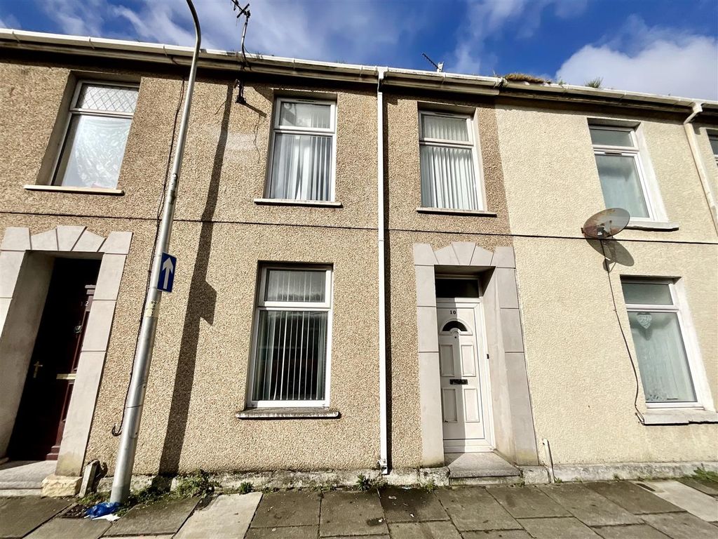 3 bed town house for sale in Street, Llanelli SA15, £84,995 Zoopla