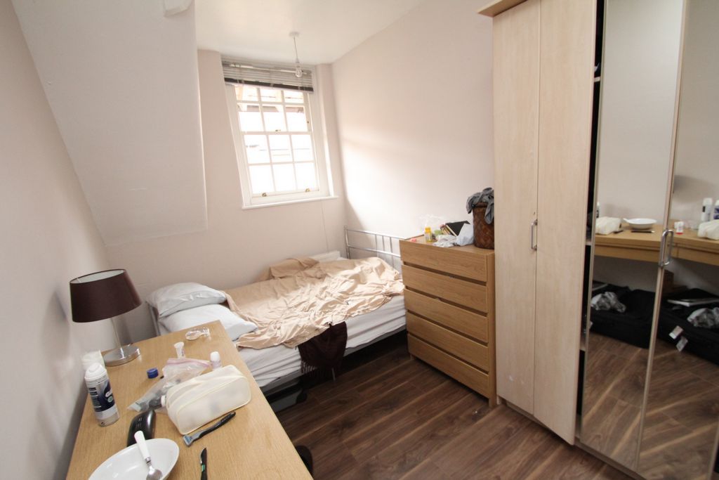 Room to rent in 10 Benson House, Old Nichol Street, Shoreditch E2 Zoopla