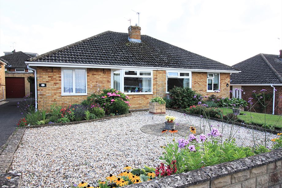 2 bed semidetached bungalow for sale in Henley Drive, Highworth SN6