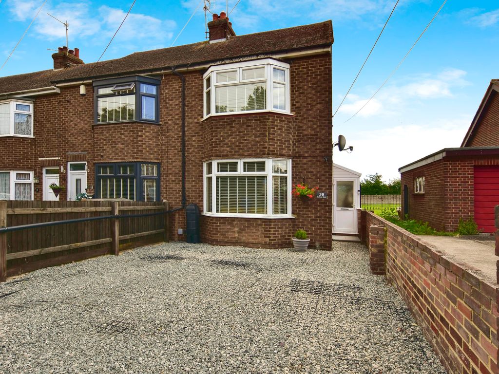 2 bed end terrace house for sale in Halfway Road, Sheerness ME12, £