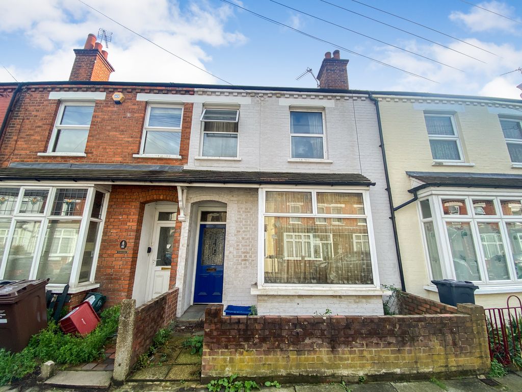 3 bed terraced house for sale in York Road, Brentford TW8, £365,000