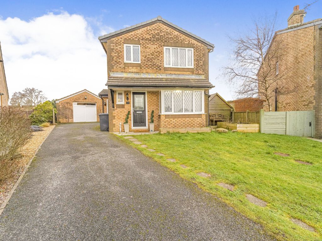 4 bed detached house for sale in Waverley Close, Higher Reedley