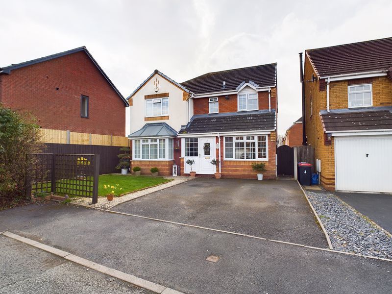 4 bed detached house for sale in Chiswick Court, Donnington, Telford