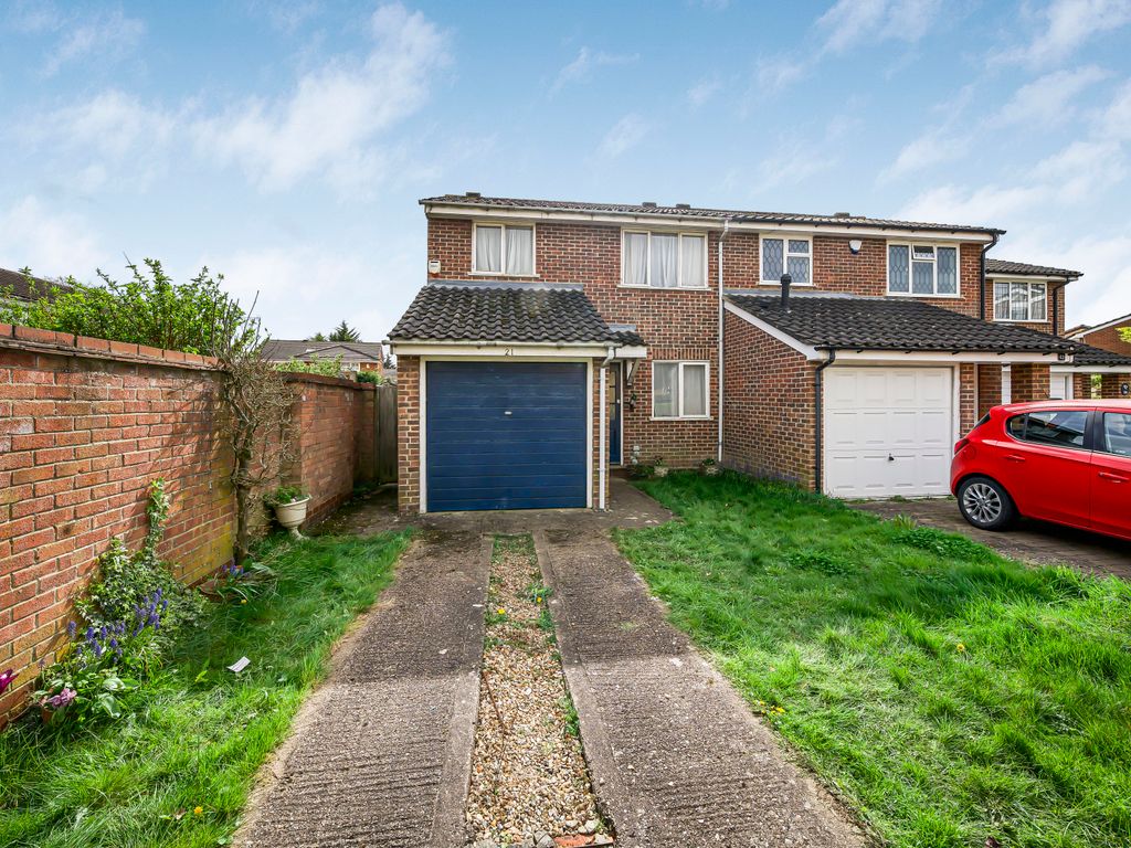 3 bed end terrace house for sale in Melville Close, Ickenham, Uxbridge
