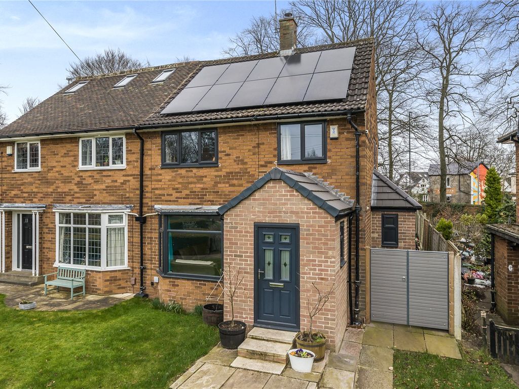 3 bed semidetached house for sale in Leafield Close, Leeds, West