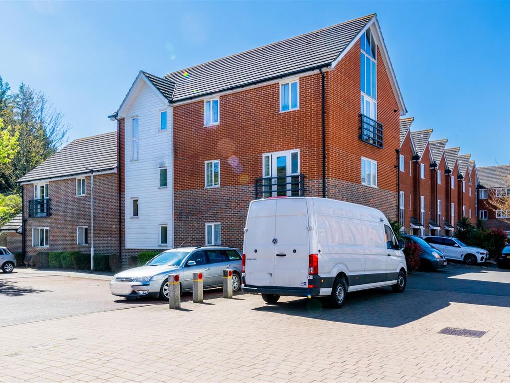 2 bed flat for sale in Edward Vinson Drive, Faversham ME13 Zoopla