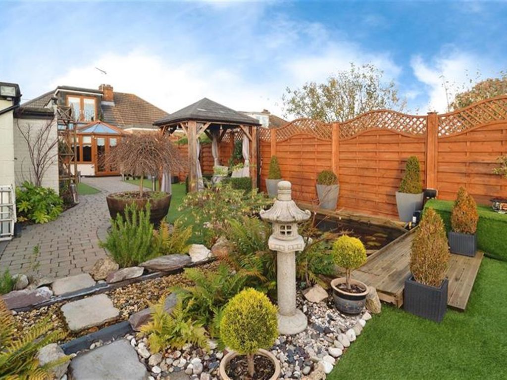 3 bed bungalow for sale in Laburnham Gardens, Cranham, Upminster RM14