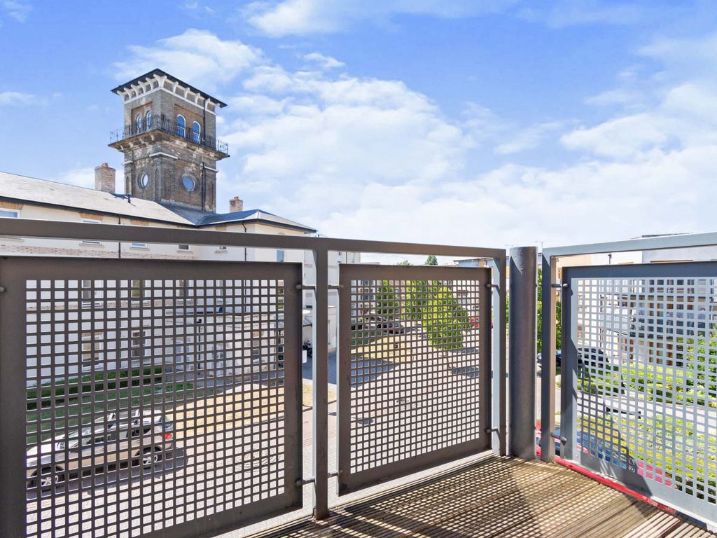 1 Harry Close Croydon CR0  