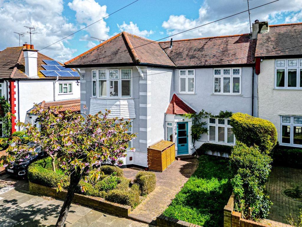 4 bed semidetached house for sale in Woodcote Road, LeighOnSea SS9