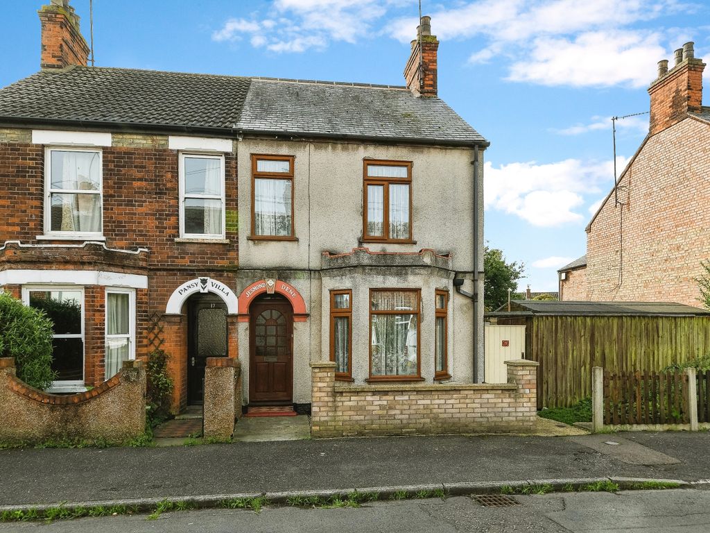 3 bed semidetached house for sale in Queens Avenue, King's Lynn