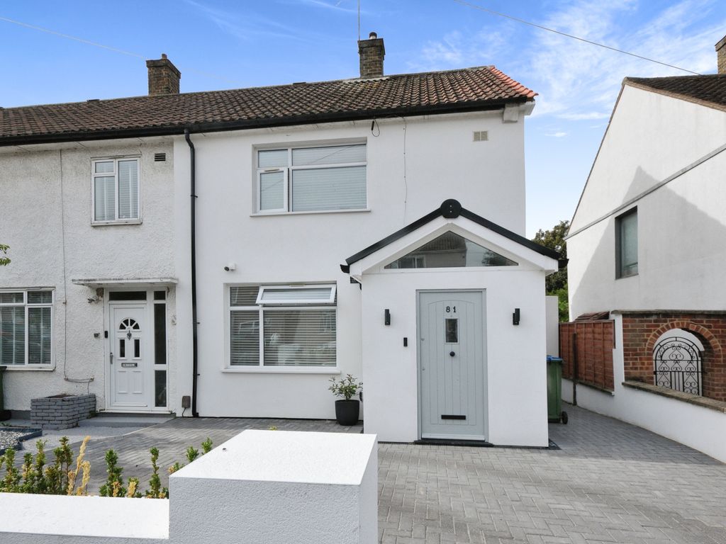 2 bed end terrace house for sale in Whetstone Road, London SE3, £