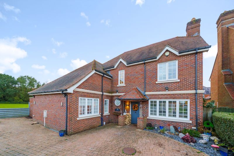 4 bed detached house for sale in Netherne Lane, Coulsdon CR5, £850,000