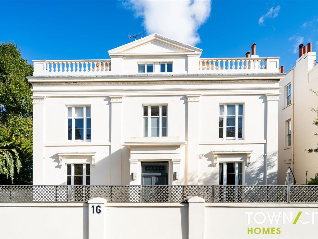 Warwick Avenue, London W2  