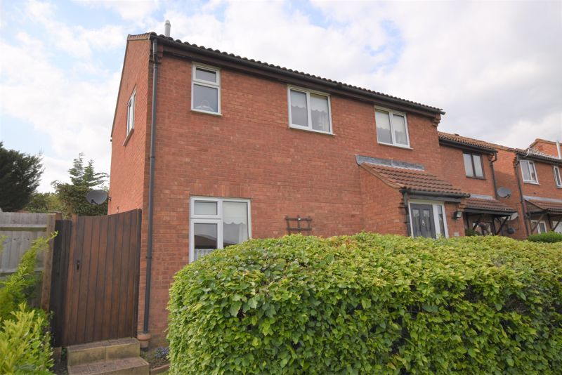 3 bed semidetached house for sale in Quinton Drive, Bradwell, Milton