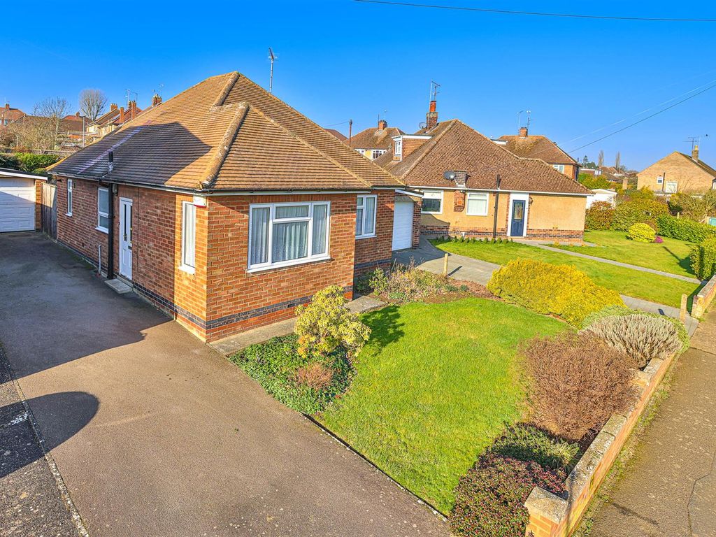 2 bed detached bungalow for sale in Cheyne Walk, Kettering NN15 Zoopla
