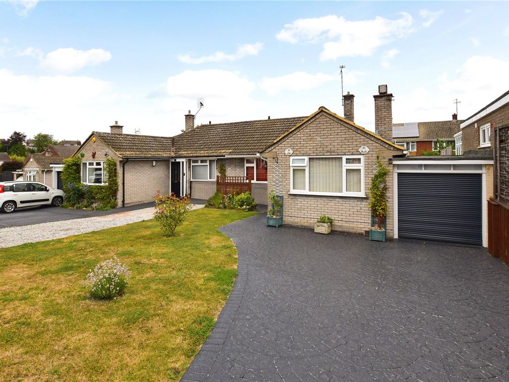 3 bed bungalow for sale in Borrowdale Avenue, Dunstable, Bedfordshire