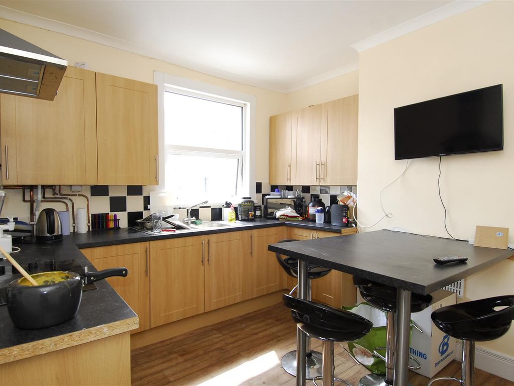 3 bed property to rent in West Hill Road PL4 Zoopla