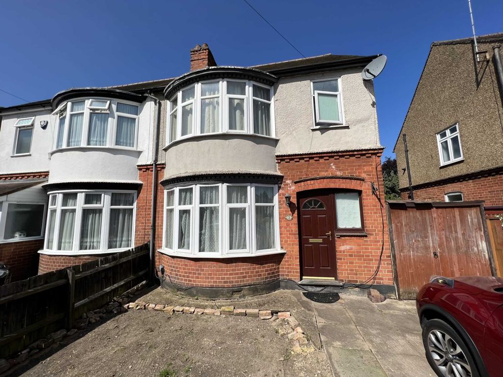 3 bed semidetached house to rent in Wardown Crescent, Luton LU2 Zoopla