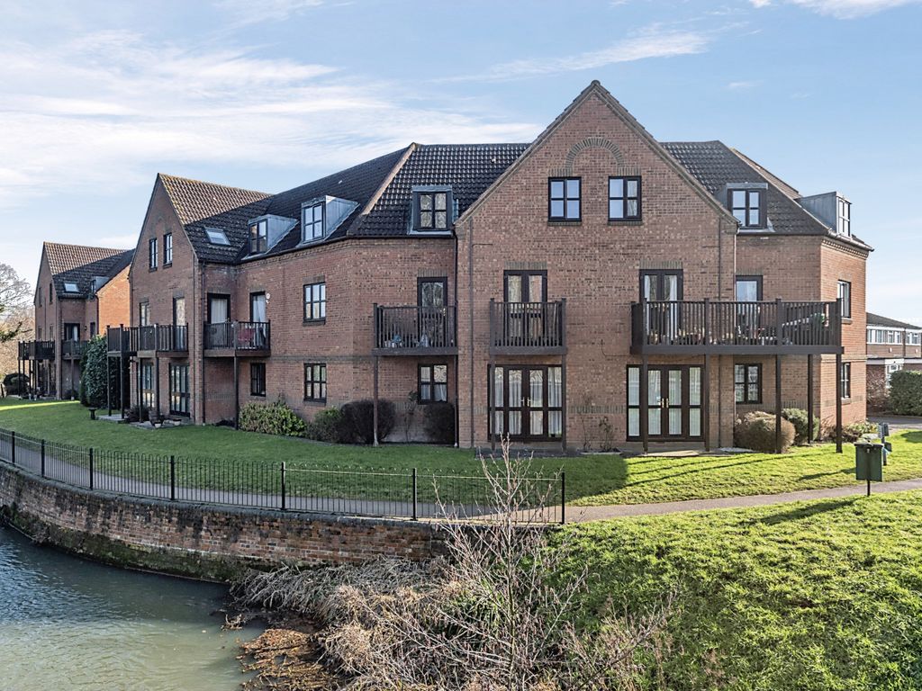 1 bed flat for sale in The Wharf, Shefford, Bedfordshire SG17, £150,000