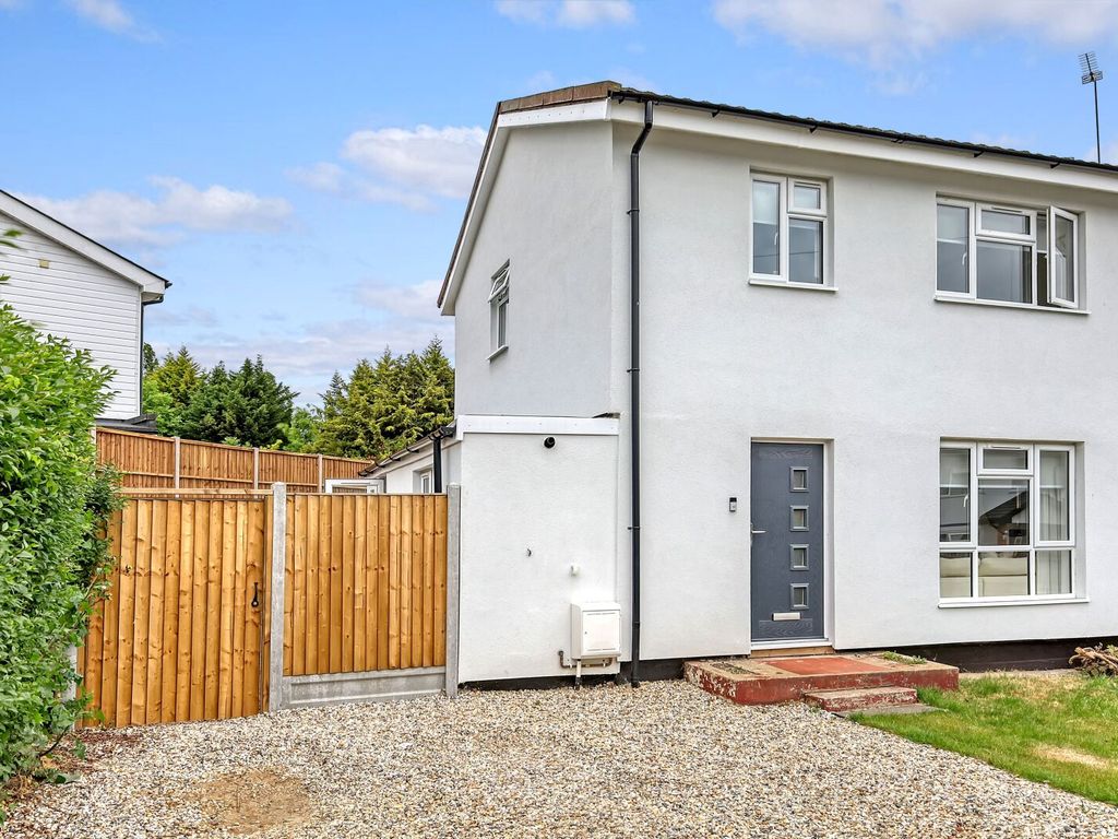 3 bed semidetached house to rent in Newmans Lane, Loughton, Essex IG10