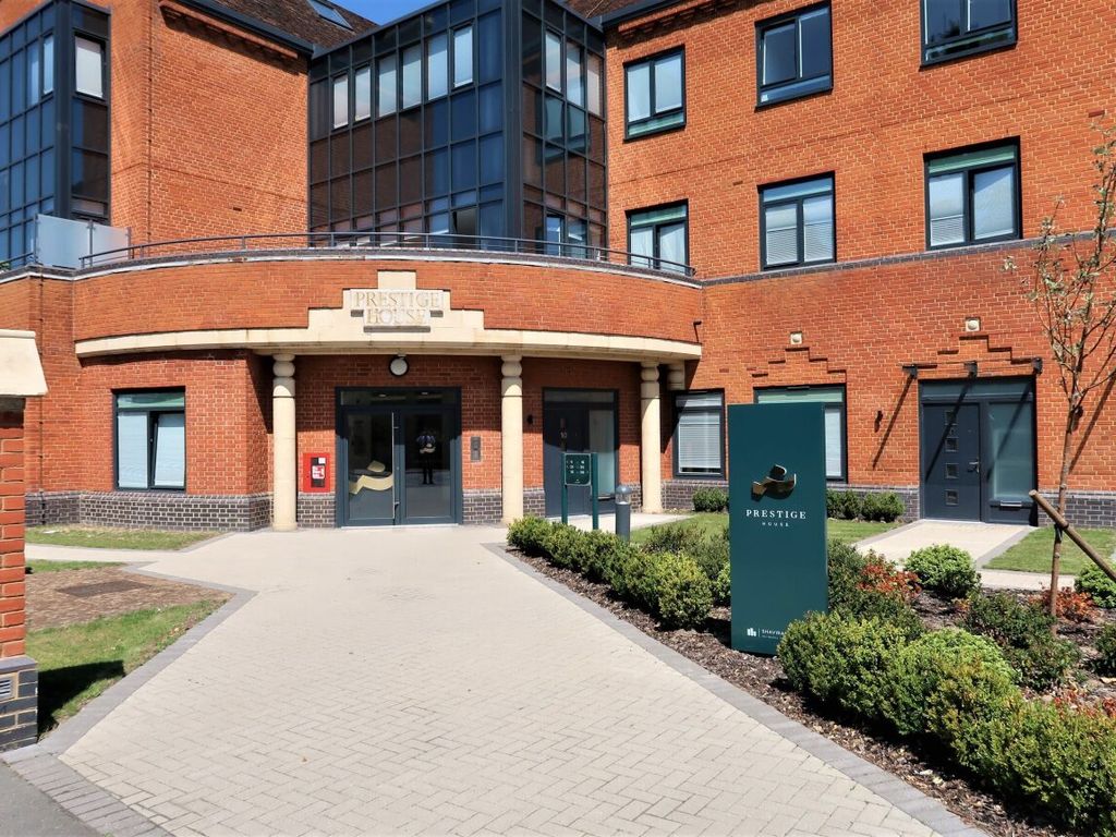 1 bed flat to rent in Prestige House, Egham TW20, £1,325 pcm Zoopla
