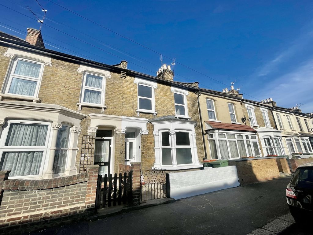 3 bed property to rent in Elmhurst Road, London E7 Zoopla