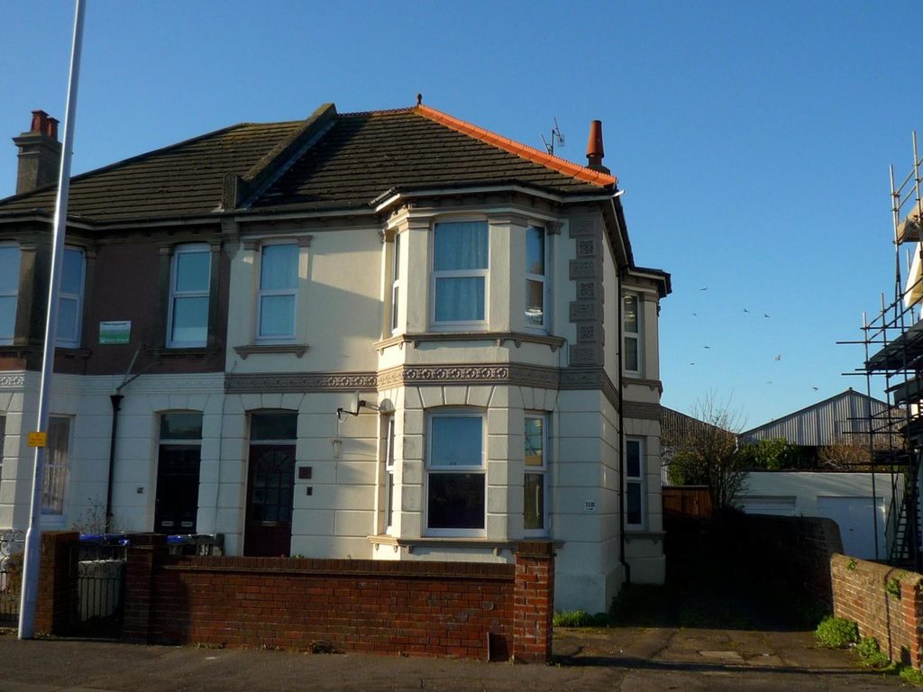 2 bed property to rent in Broadwater Hall, South Farm Road, Broadwater