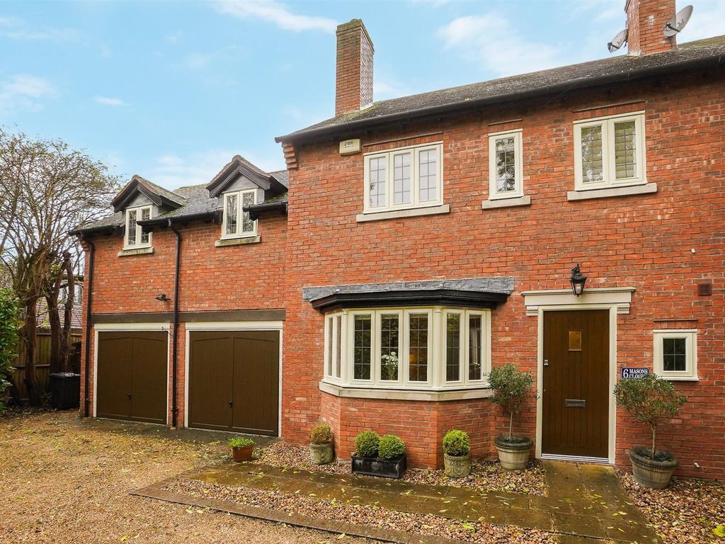 4 bed semidetached house for sale in Masons Close, Wilmcote, Stratford