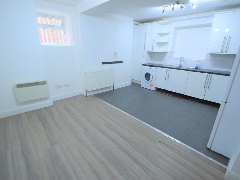 3 bed flat to rent in London Road, Croydon CR0 Zoopla
