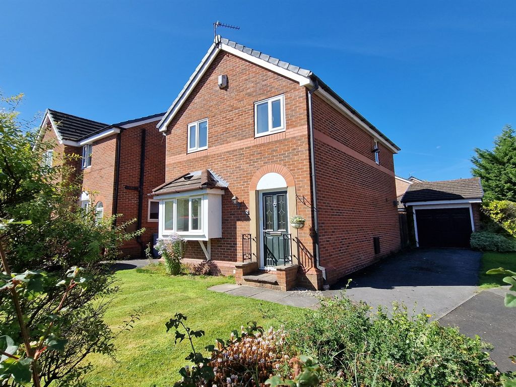 3 bed link detached house for sale in Chudleigh Close, Altrincham WA14