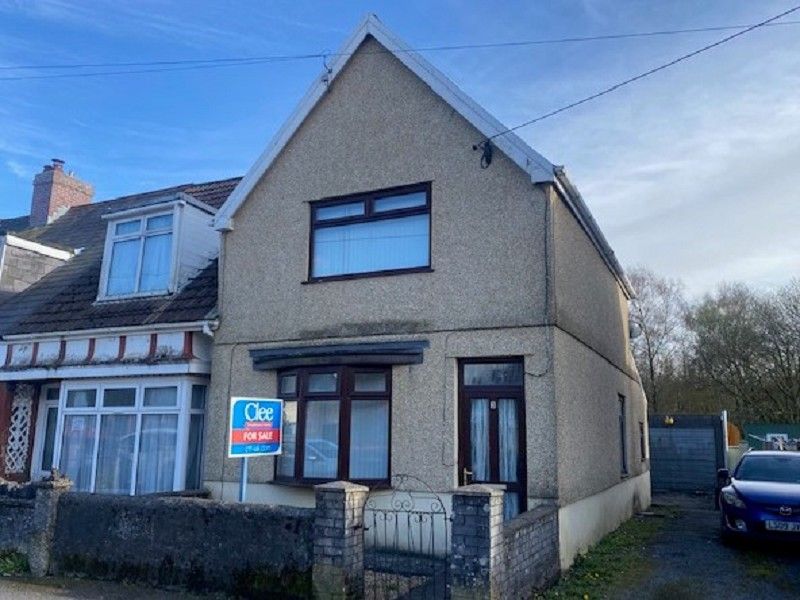 3 bed end terrace house for sale in James Street, Ystradgynlias
