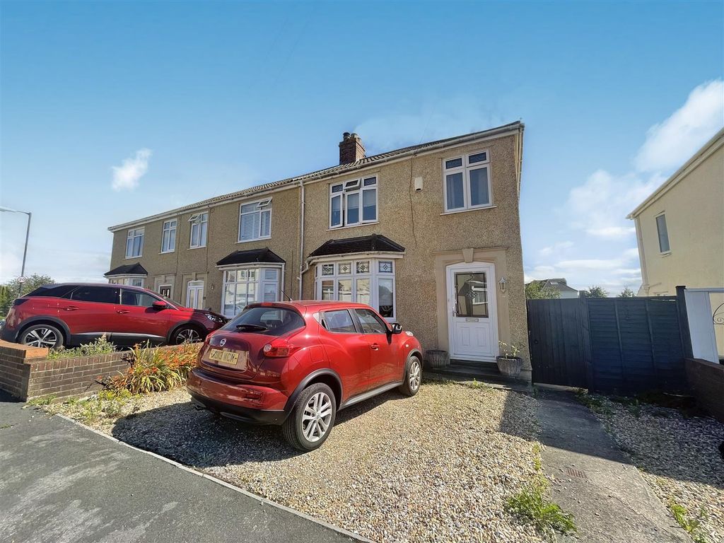 3 bed end terrace house to rent in Raeburn Road, Hanham, Bristol BS5, £