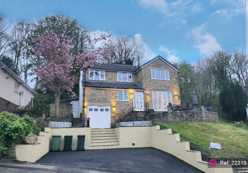 4 bed detached house for sale in Aireville Rise, Bradford BD9, £385,000 Zoopla