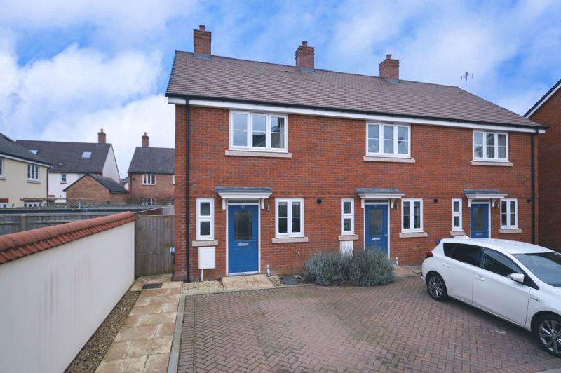 2 bed semidetached house to rent in Millway Furlong, Haddenham