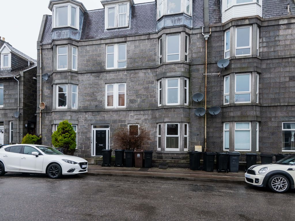 2 bed flat for sale in Erskine Street, Aberdeen AB24, £69,000 Zoopla