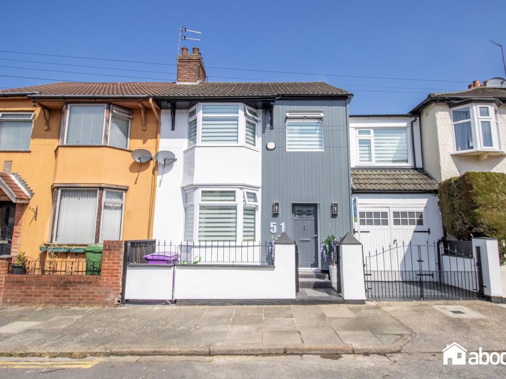 4 bed semidetached house for sale in Guernsey Road, Stoneycroft