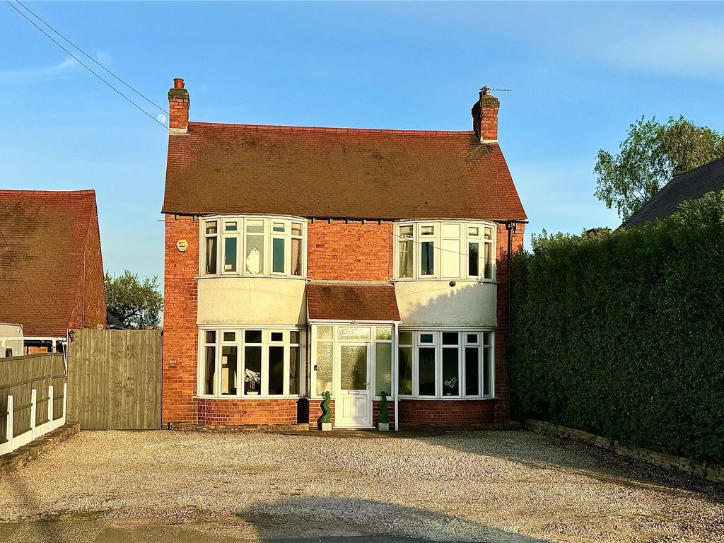 3 bed detached house for sale in Lichfield Road, Barton Under Needwood